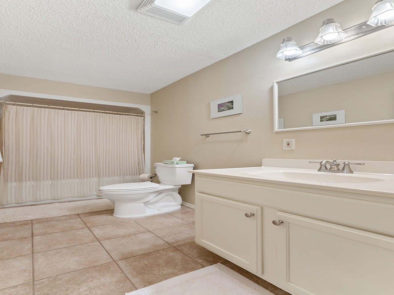 Shared bathroom for bedrooms two and three