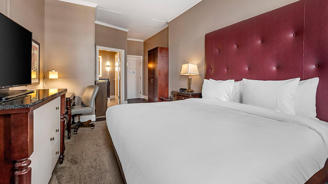 Chic King Double Hotel Suite in Downtown Nashville — Las Vegas, NV — vacation rental