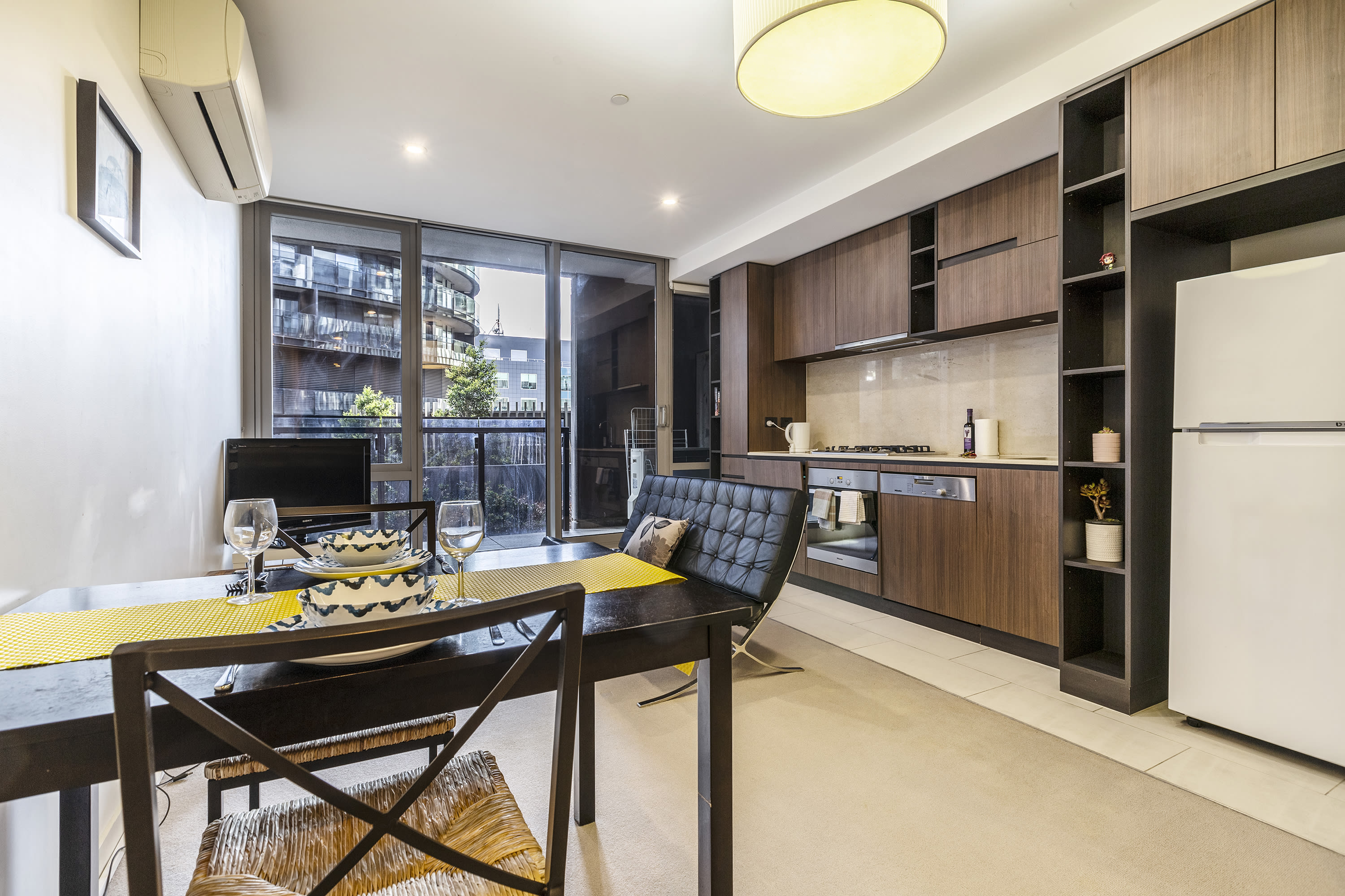 1 Bedroom Apartment steps from South Yarra Station - Foto 1