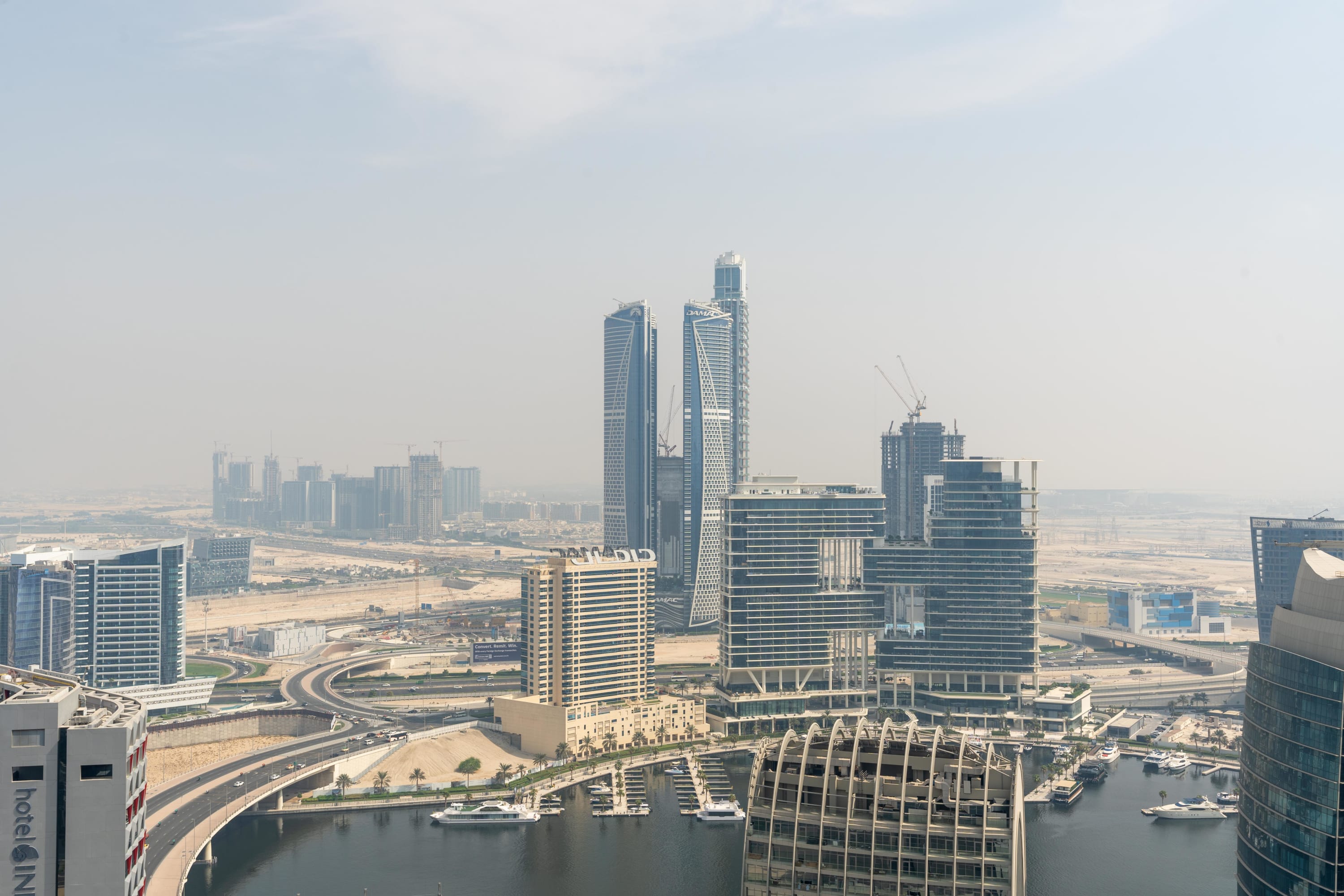 Upper Crest I Skyline & Canal Views — Dubai, Dubai — vacation rental