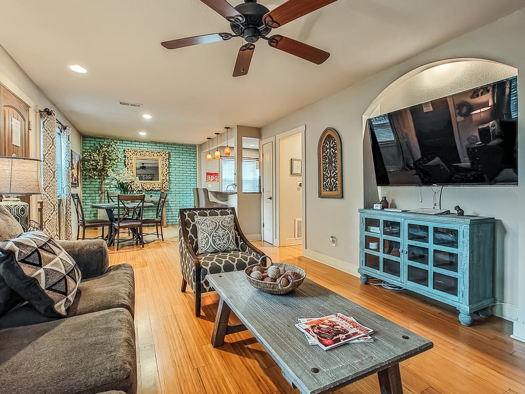 Quiet Plaza 2 Bed 2 Bath Unbeatable Location ā Kansas City, MO ā vacation rental