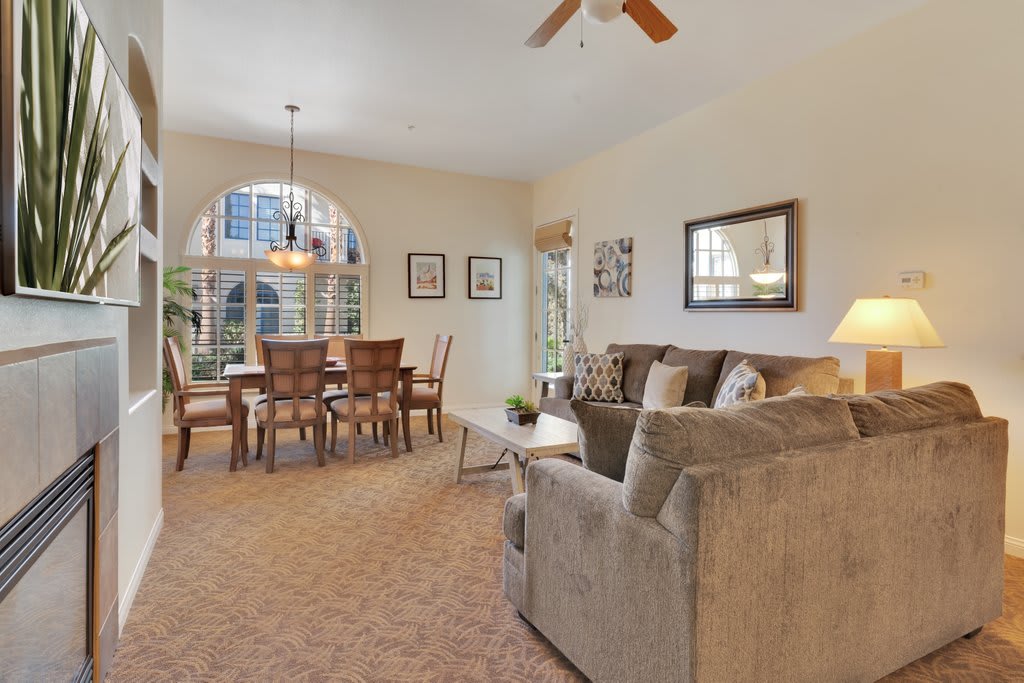 Tranquil Ground Floor Villa in Heart of La Quinta - Photo 4