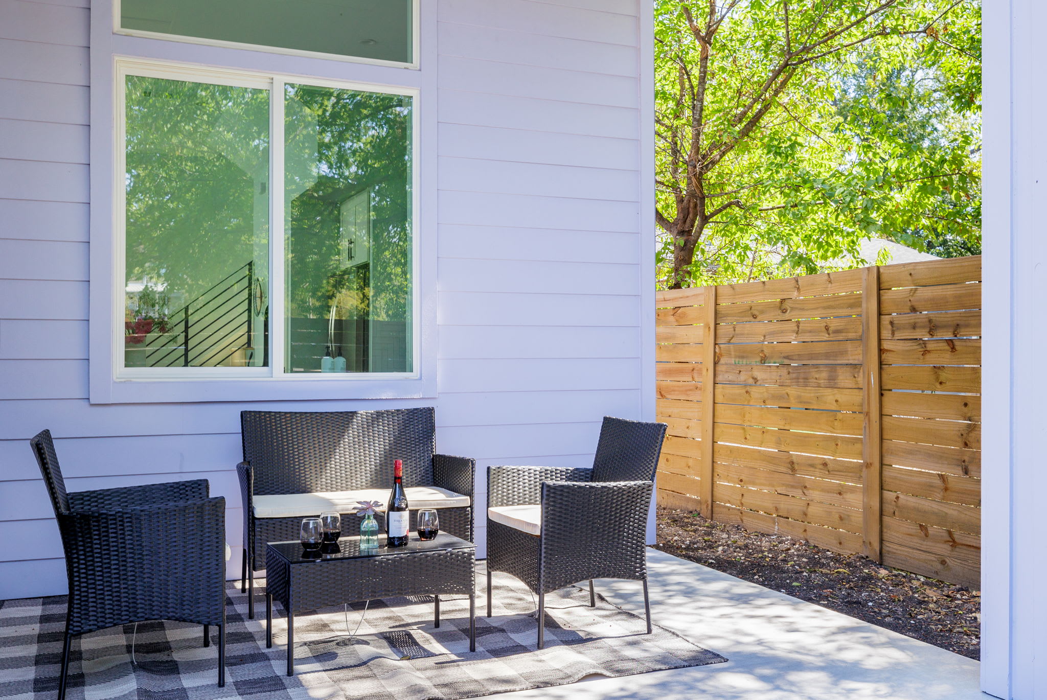 Free Parking, East Side | Eastview - Portoro