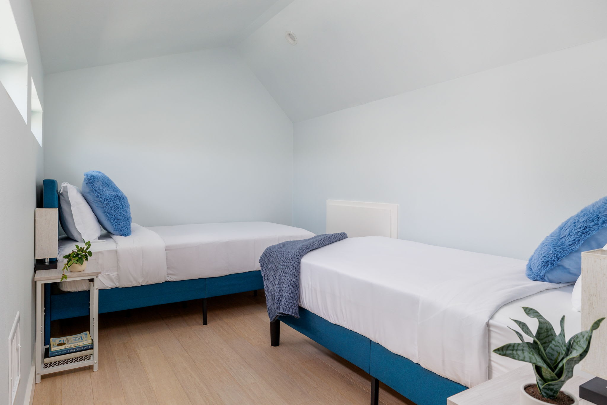 Free Parking, East Side | Eastview - Portoro