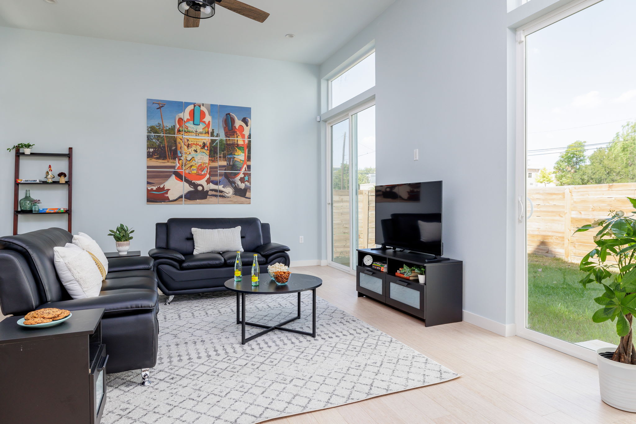 Free Parking, East Side | Eastview - Portoro