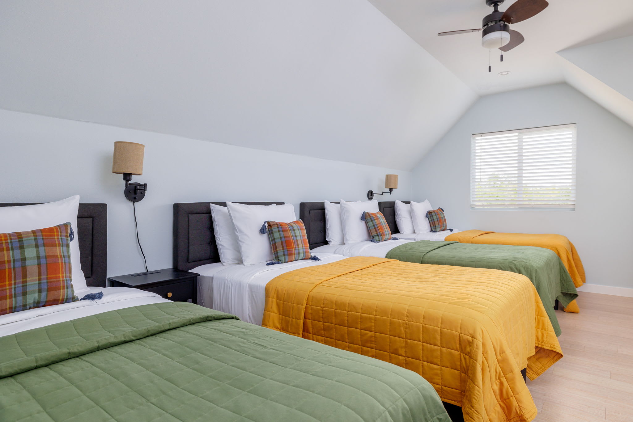 Free Parking, East Side | Eastview - Portoro