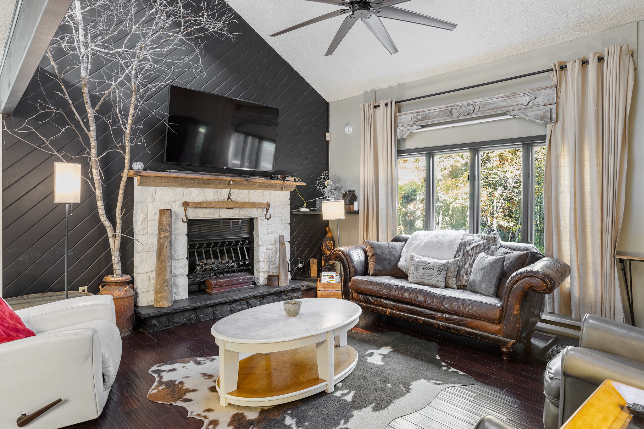 Elegant Living Area with Vaulted Ceilings – A luxurious open-concept living space with cozy seating and natural light.