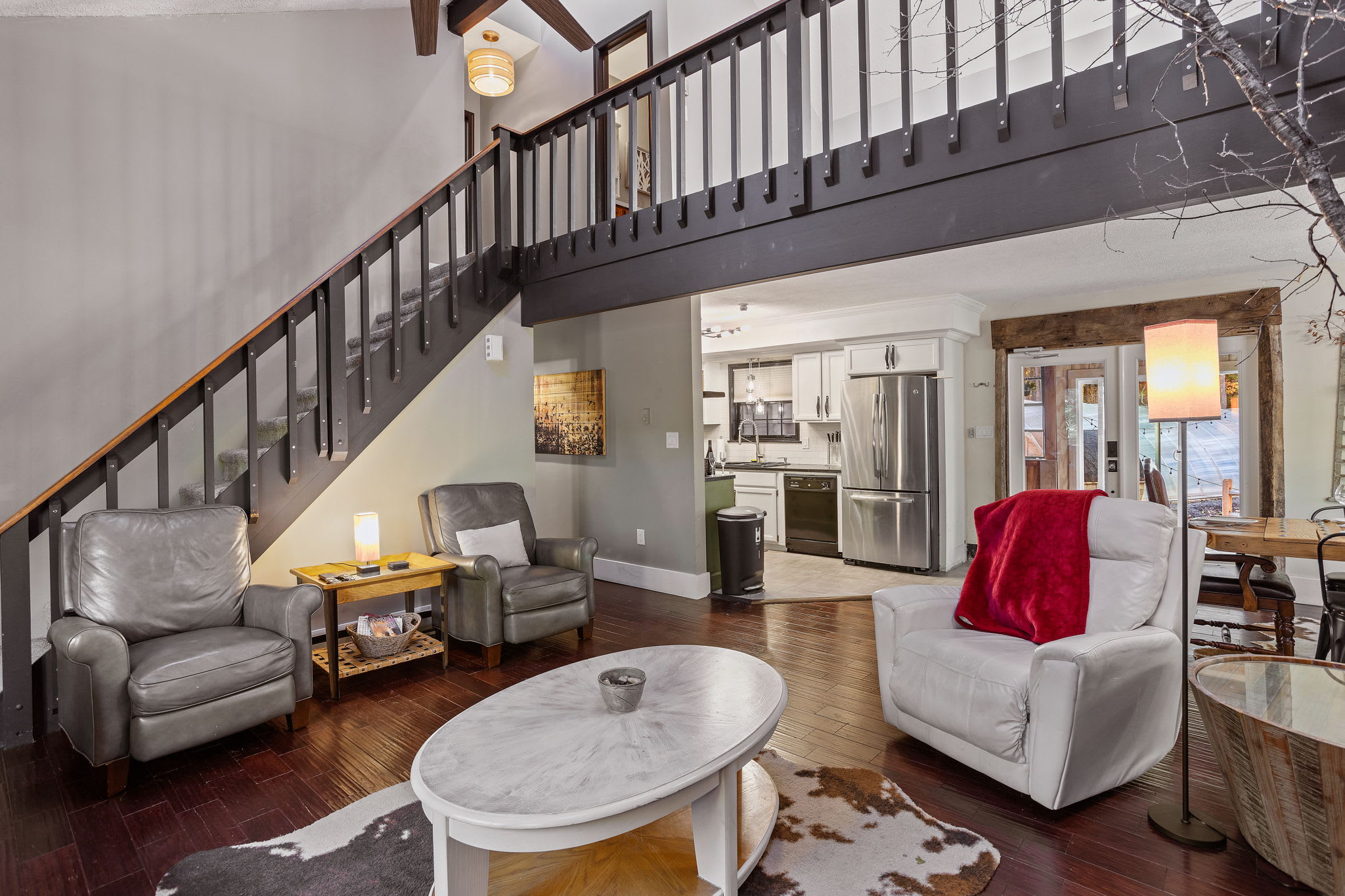 Grand Staircase and Open Layout – A stunning staircase leading to the second floor, adding character to the space.