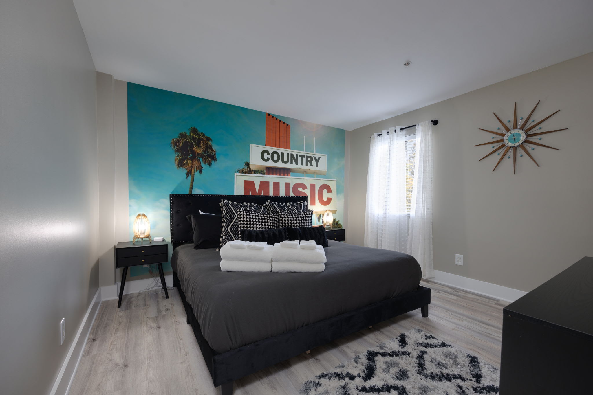 Downtown Loft w/ Pool |Near Honky Tonks-Riverfront