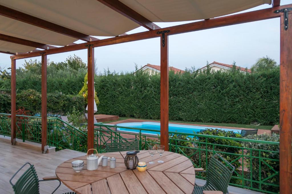 Coastal Dreamy Retreat, Dive in Dimitra's Paradise — Finikounta, Peloponnisos Dytiki Ellada ke Ionio — vacation rental