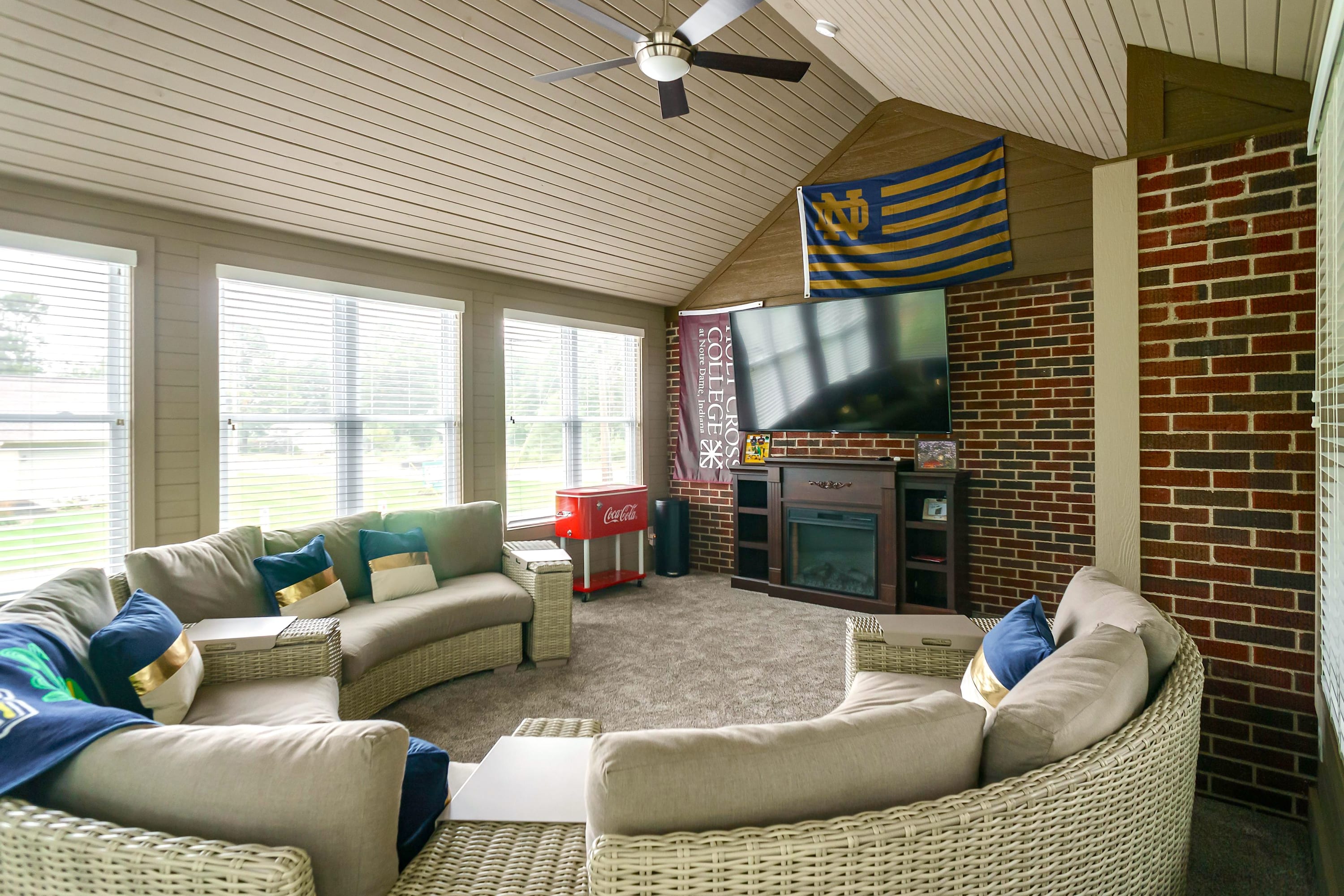 Modern home just 10 mins to Notre Dame (18384) 4