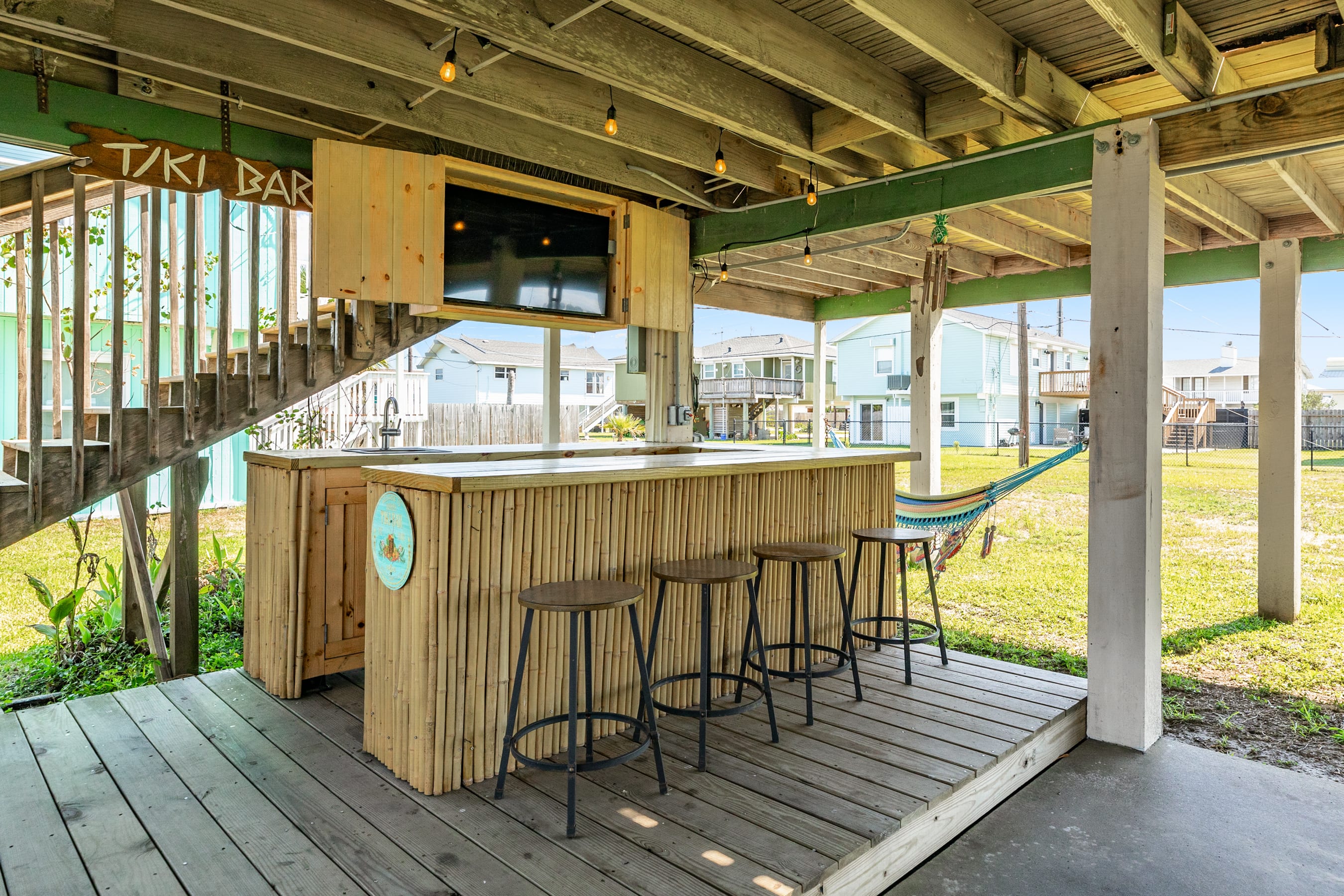 Pineapple by the Sea Outdoor Bar Walk to Beach | Photo 2