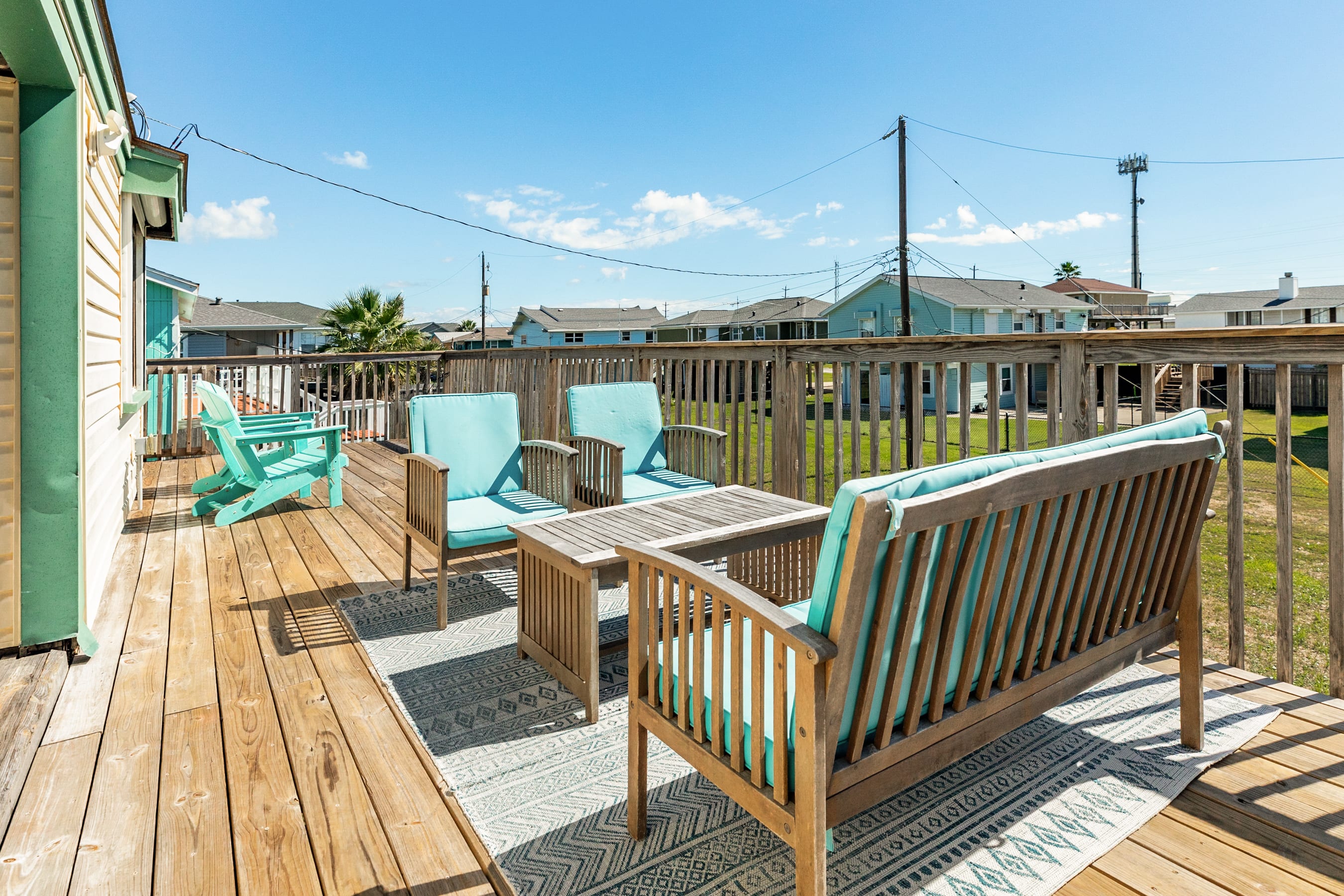 Pineapple by the Sea Outdoor Bar Walk to Beach