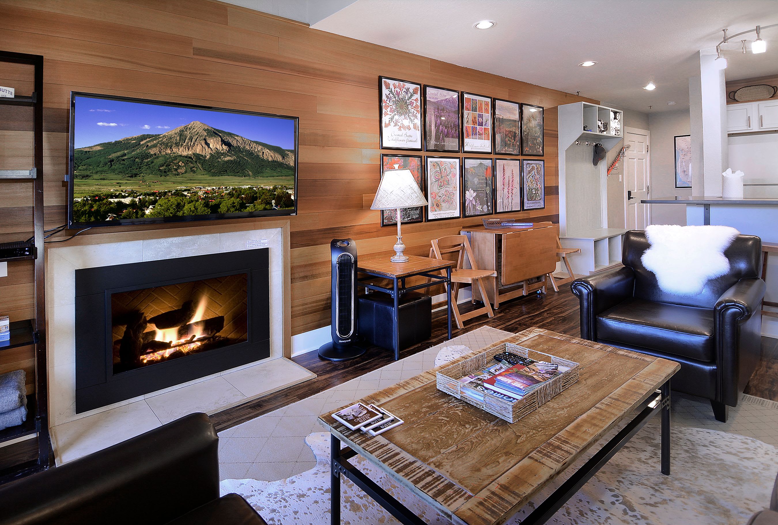 Ski in/Bike out, Updated, 2BD/2BA Emmons Condo, ski in/ski out — Mt. Crested Butte, CO — vacation rental