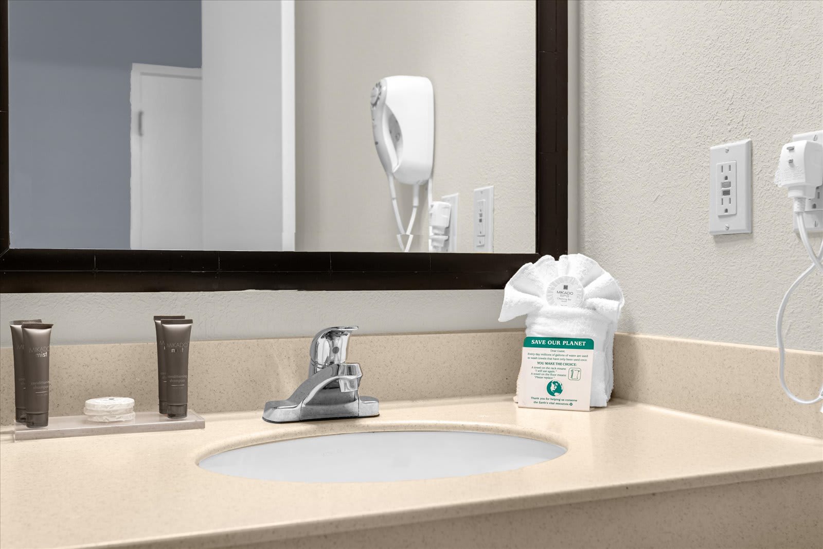 Studio Pool Hot Tub near Universal Studios | Photo 4