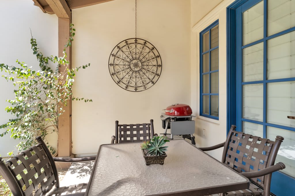 Tranquil Ground Floor Villa in Heart of LQ #A - Photo 3