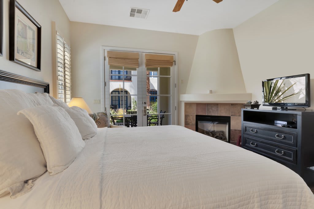 Tranquil Ground Floor Studio in Heart of LQ #B