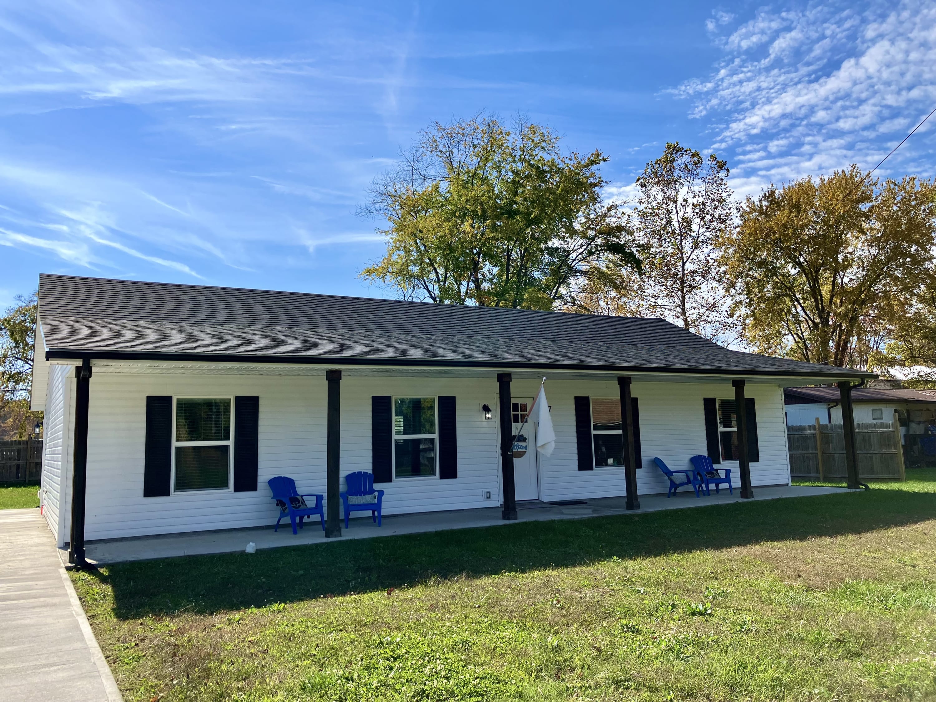 Casa Alegre | WiFi, Spacious Stay Near RRG & Shops – Great for Large Groups, Remote Work & Hiking - Big Backyard & Fire Pit - Across the street from Kroger. — Stanton, KY — vacation rental