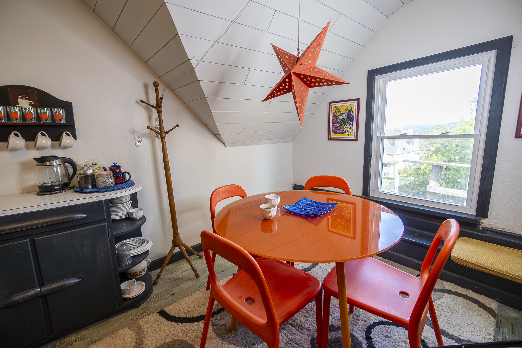 Rooms and spaces Gay to rent in Charleroi