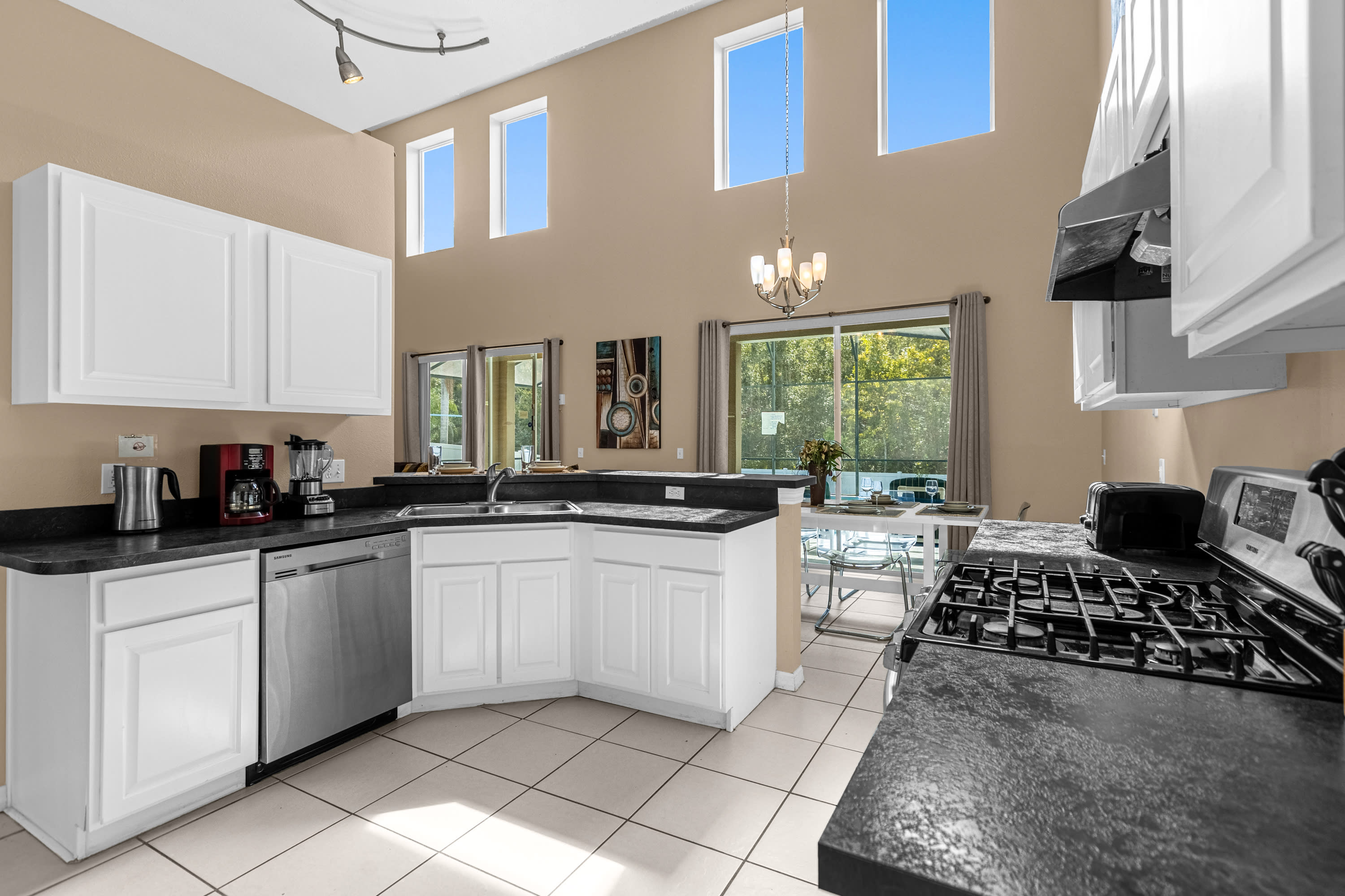 Fully equipped chef's kitchen