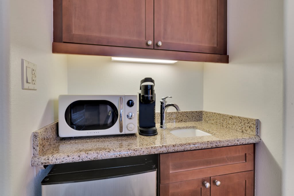 Tranquil Ground Floor Studio in Heart of LQ #B - Photo 5