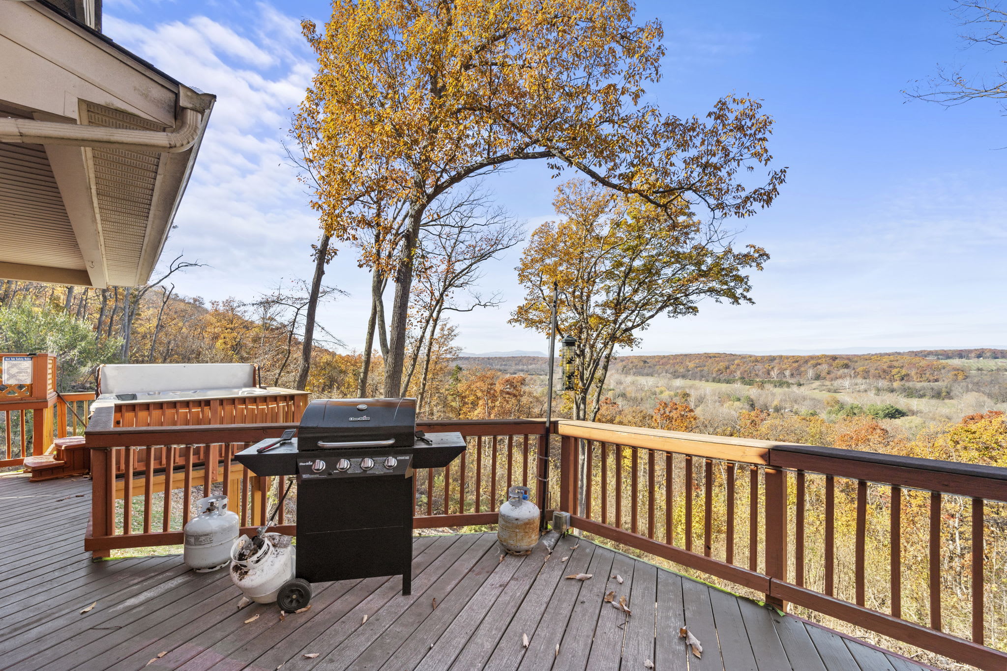 Hot tub w/ Sunset Views! Secluded mountain chalet - Picture 25