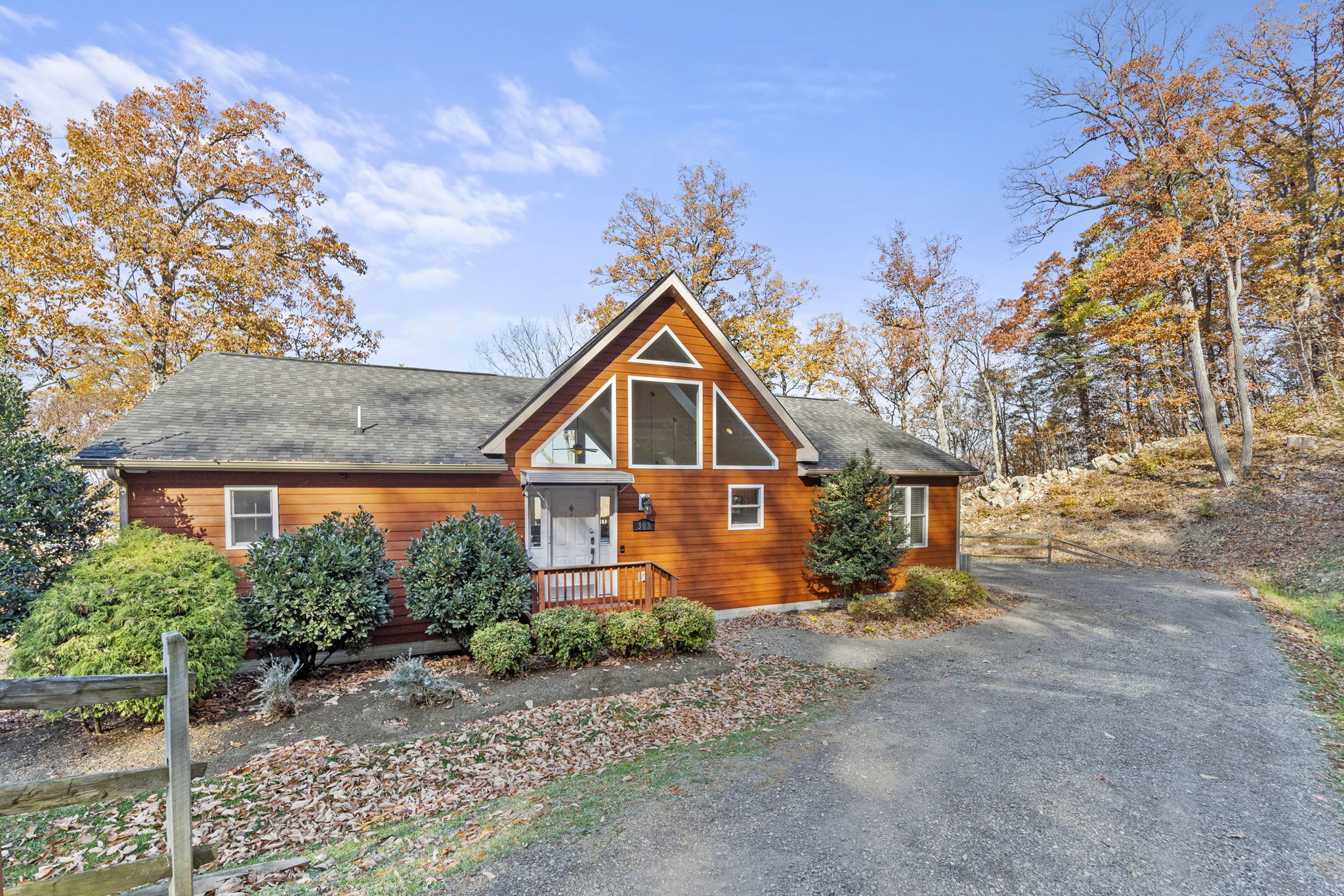 Hot tub w/ Sunset Views! Secluded mountain chalet - Picture 43
