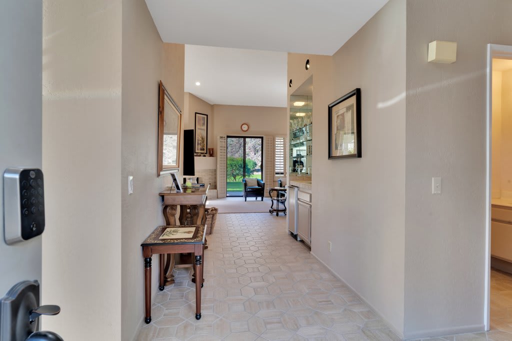 Spacious Villa with Spectacular Golf Course Views! - Photo 2