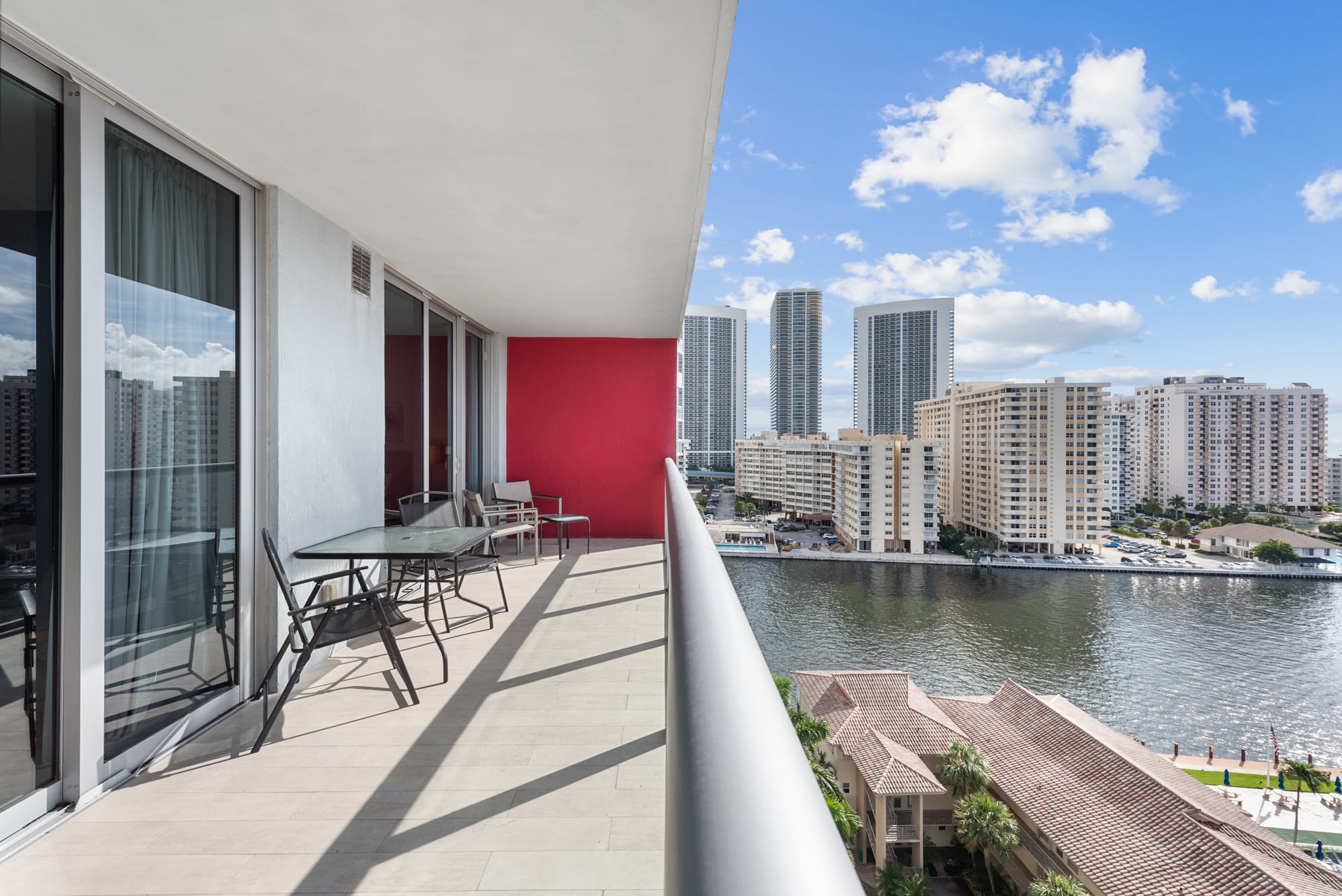 Great Location - Beach Services - 12th Floor 2