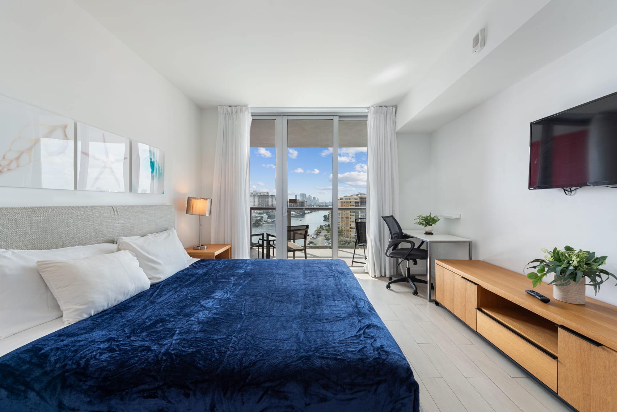 Great Location - Beach Services - 12th Floor 5