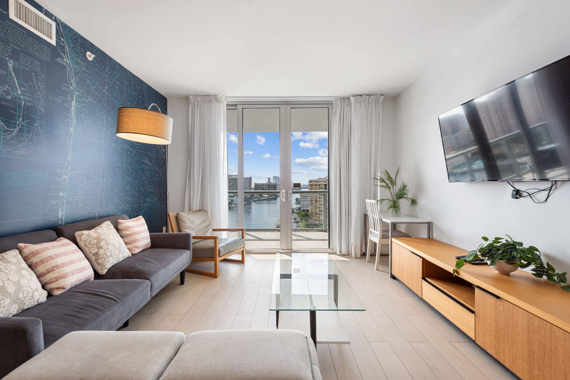 Great Location - Beach Services - 12th Floor 3