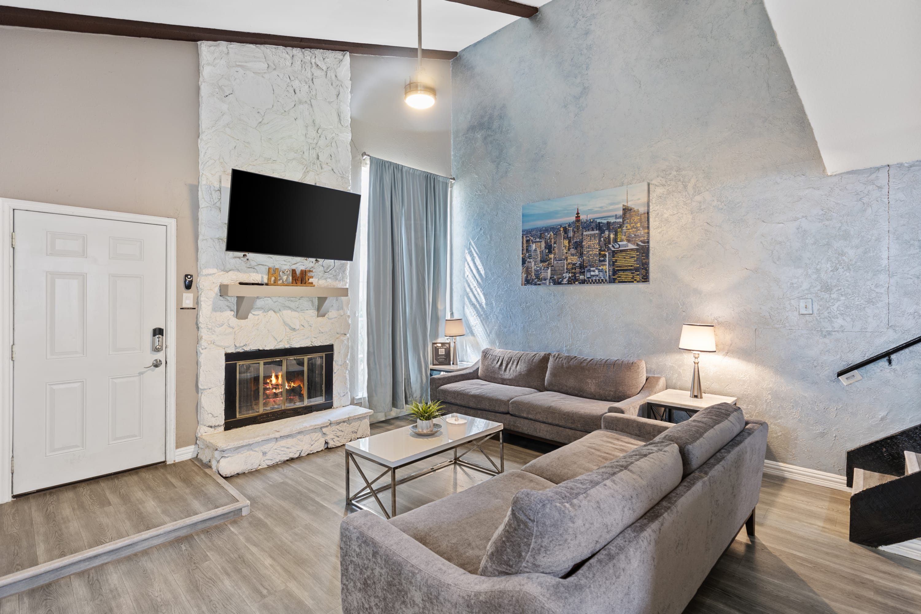 Stylish Retreat, Patio Oasis, Prime Location — Carrollton, TX — vacation rental