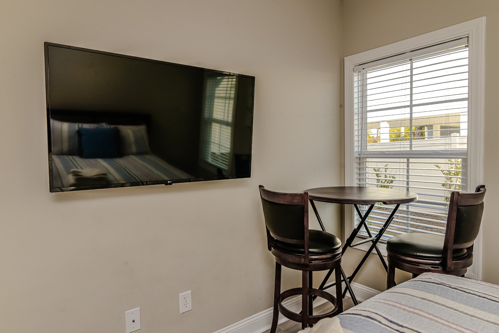 Premium Home 2 Blocks to Beach w Air Hockey