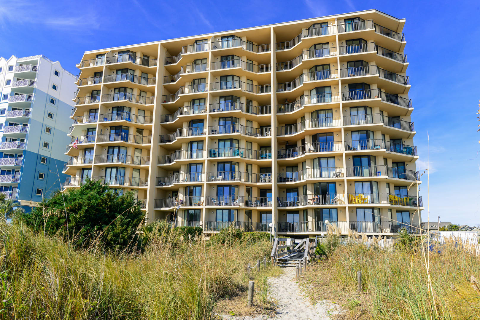 Oceanfront Dream w Huge Balcony 3 Baths and Pool