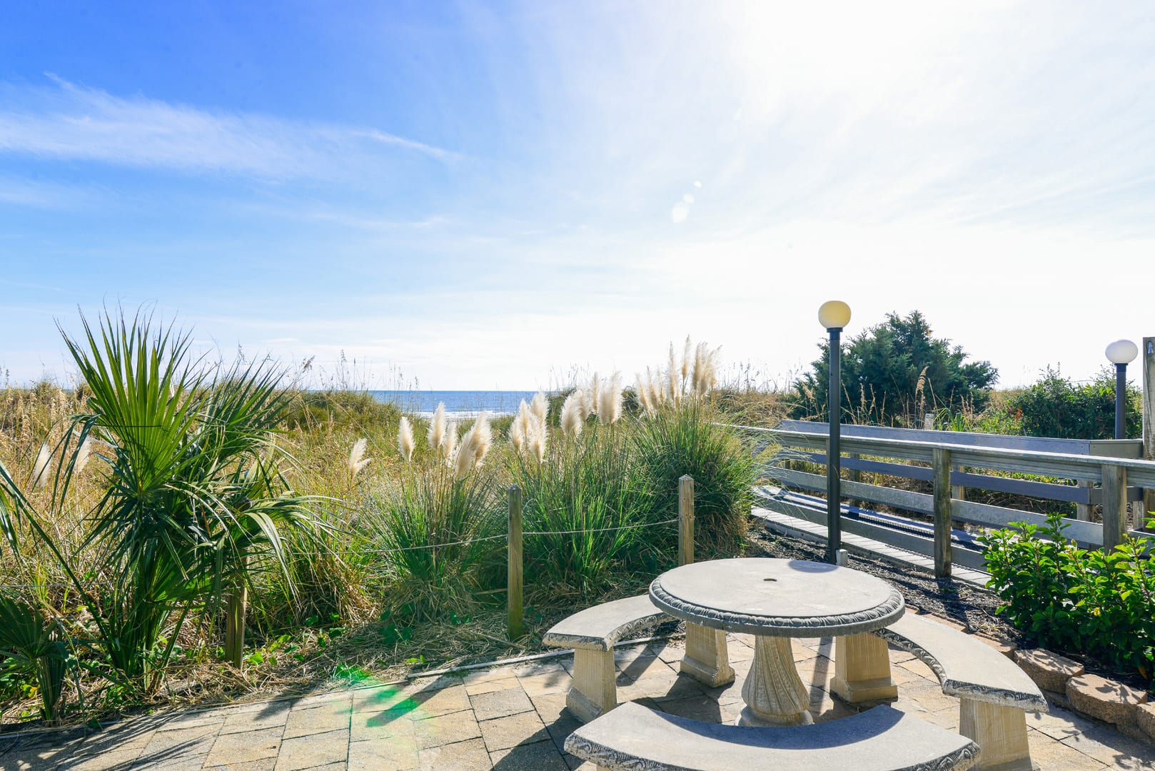 Oceanfront Dream w Huge Balcony 3 Baths and Pool