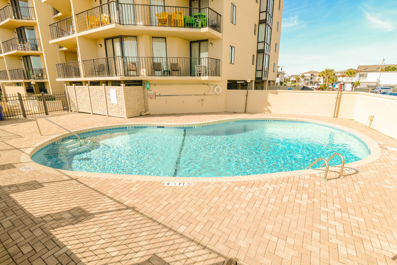 Oceanfront Dream w Huge Balcony 3 Baths and Pool