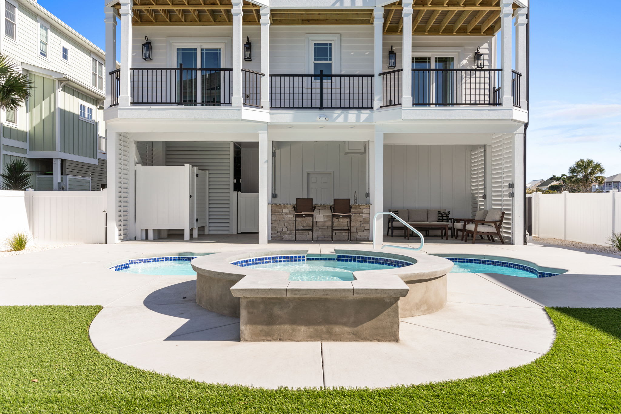 Shallotte Oasis 5 Bdrm, 5.5 Bath Home with Pool Coastaway