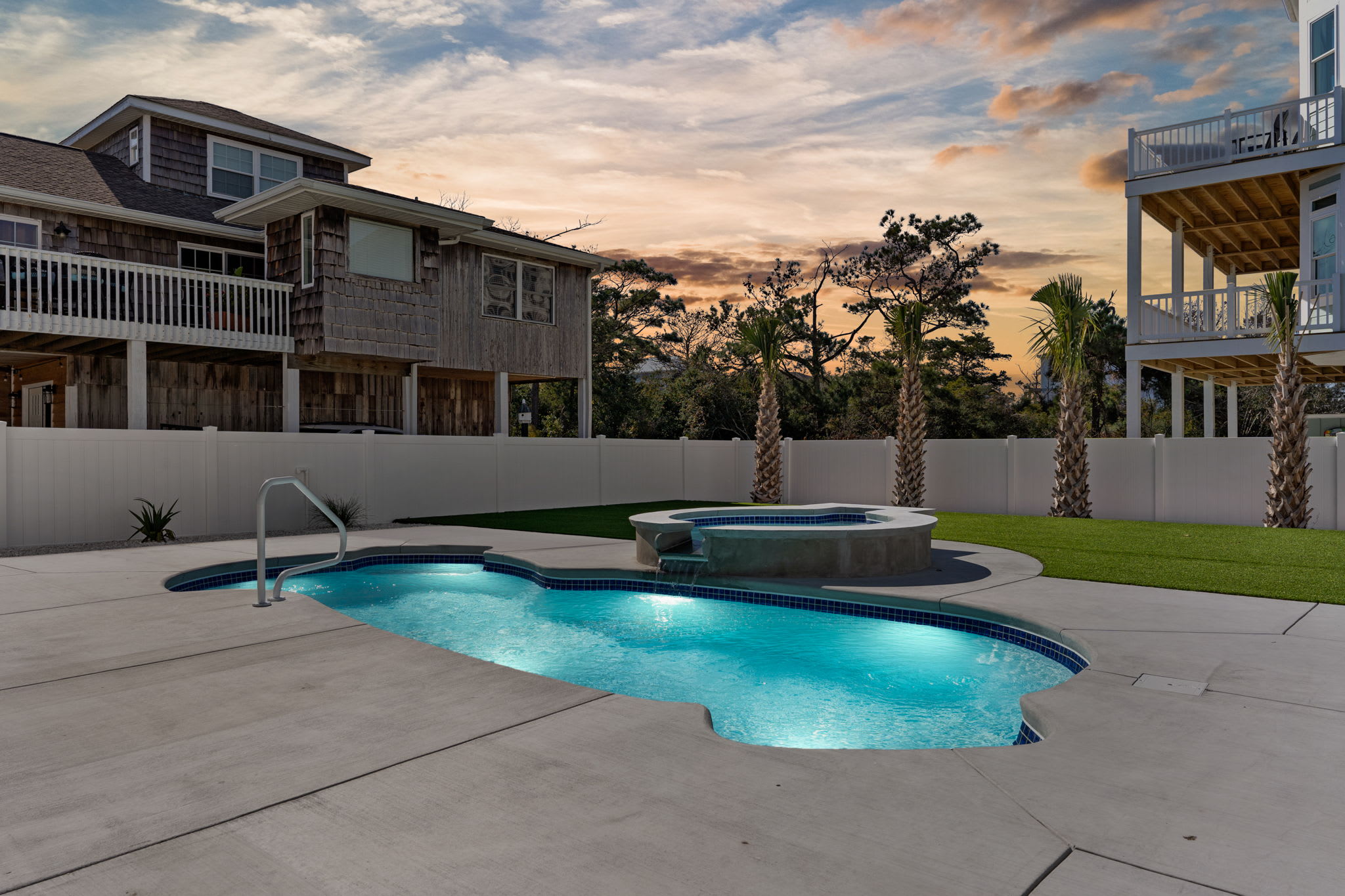 Shallotte Oasis 5 Bdrm, 5.5 Bath Home with Pool Coastaway