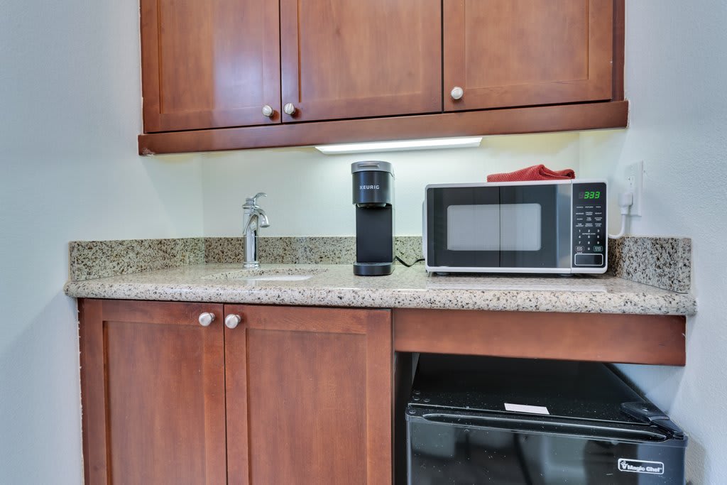 Prime Location by Main Pool, Ground Floor Studio - Photo 4