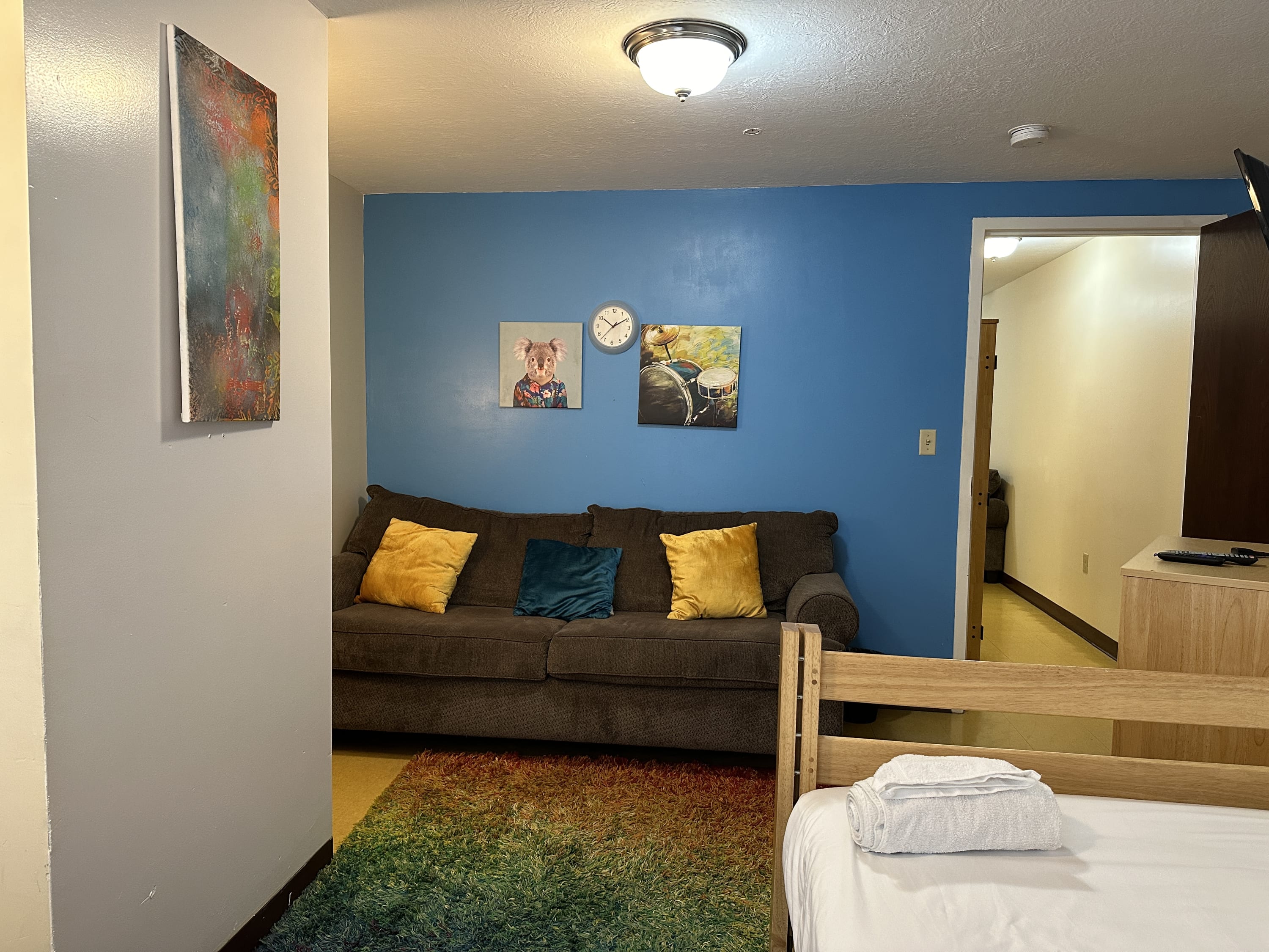 Cute Downtown APT | Quick & Safe Walk to PPG Arena 5
