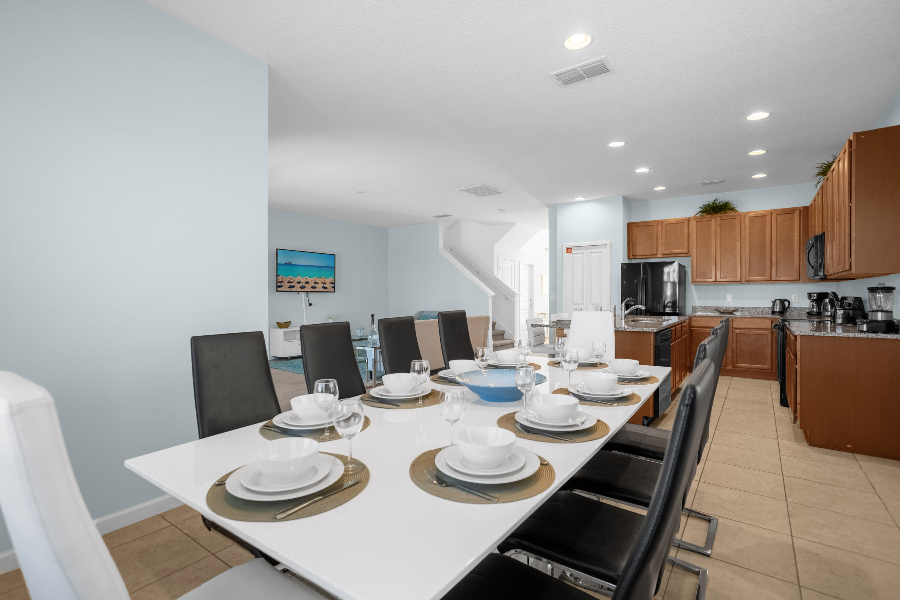 Large Capacity Dining Table