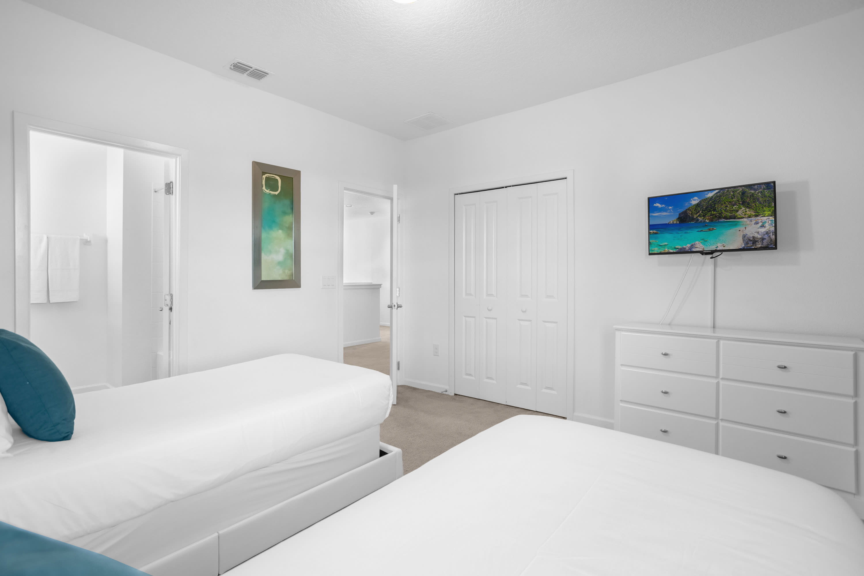 Charming Twin Bedroom With Stylish Blue Theme