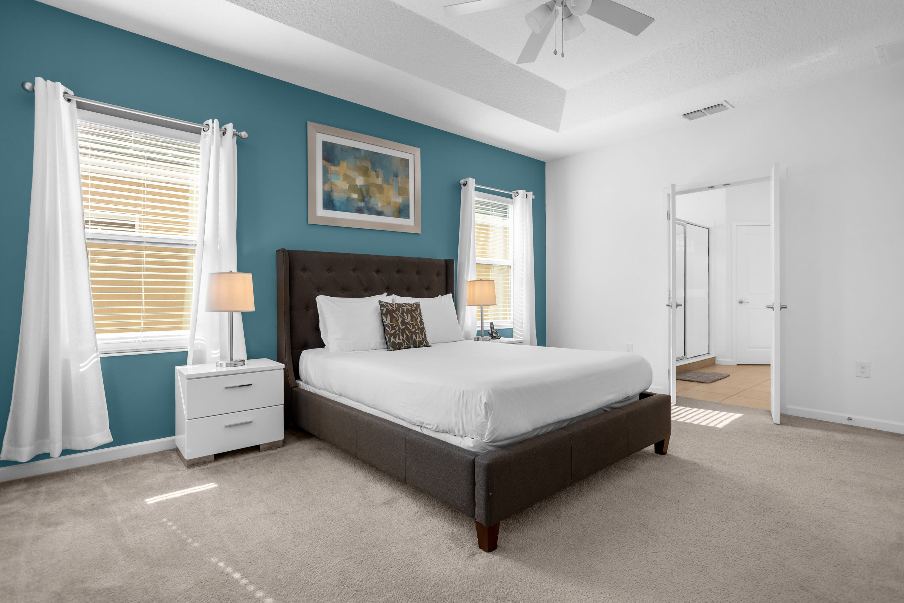 King Bedroom With Smart TV And Relaxing Ambiance