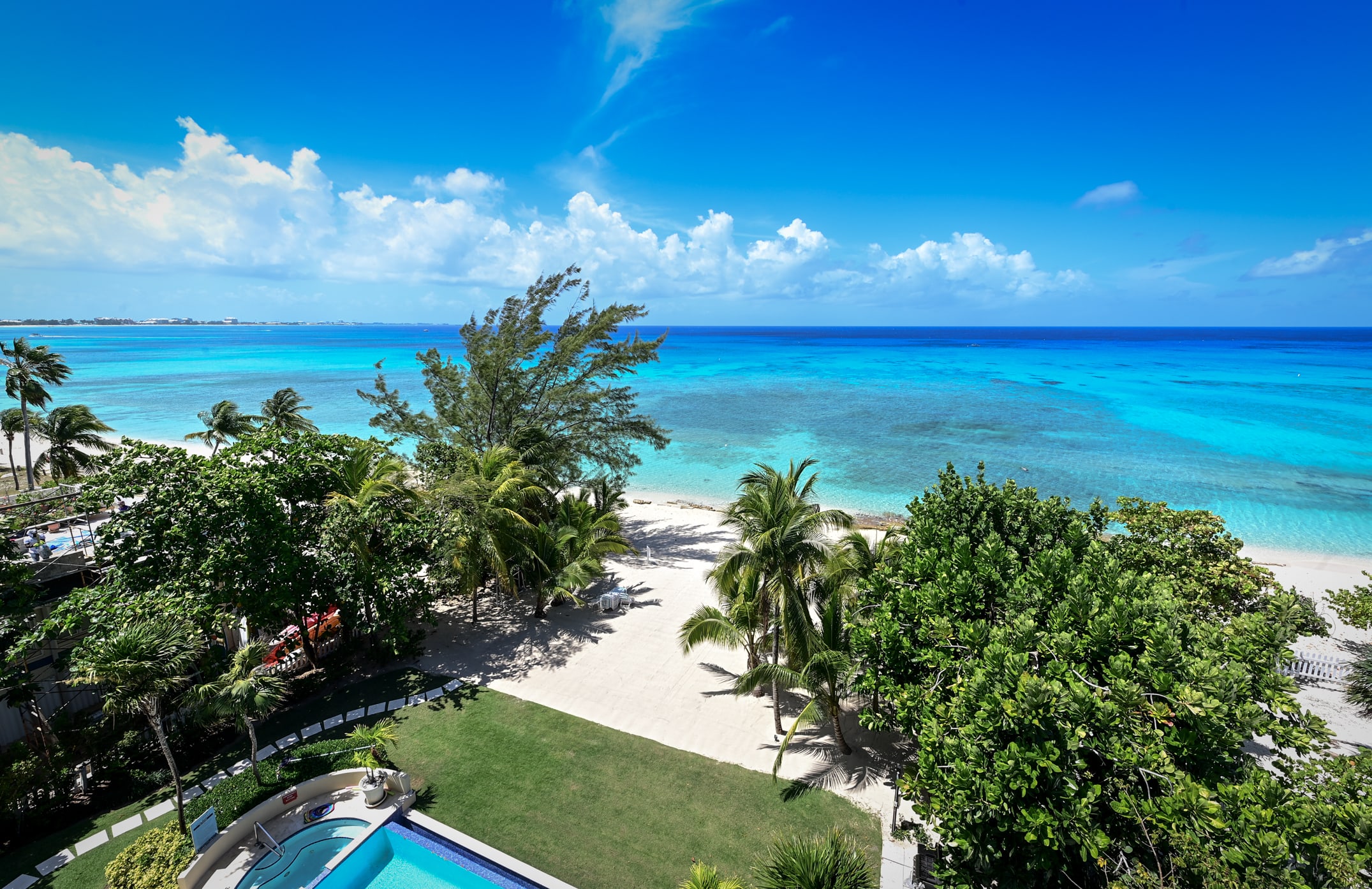 Luxury Penthouse at Sea Breeze #9 — Seven Mile Beach, West Bay — vacation rental