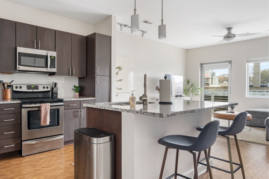 Spacious Apartment With Pool And Hot Tub - Stylish Urban Retreat - Columbus, OH