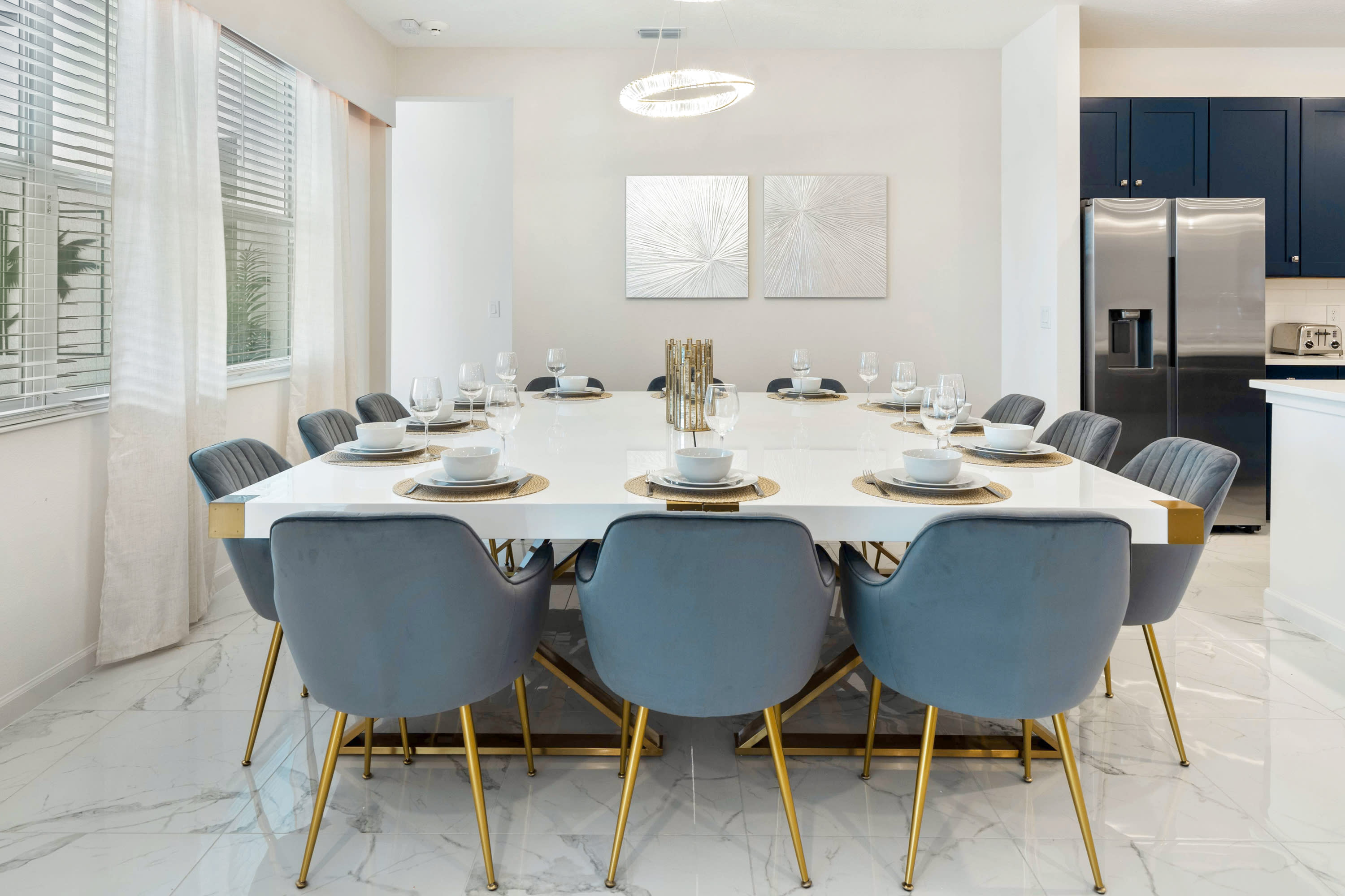 Large Capacity Family Dining Table