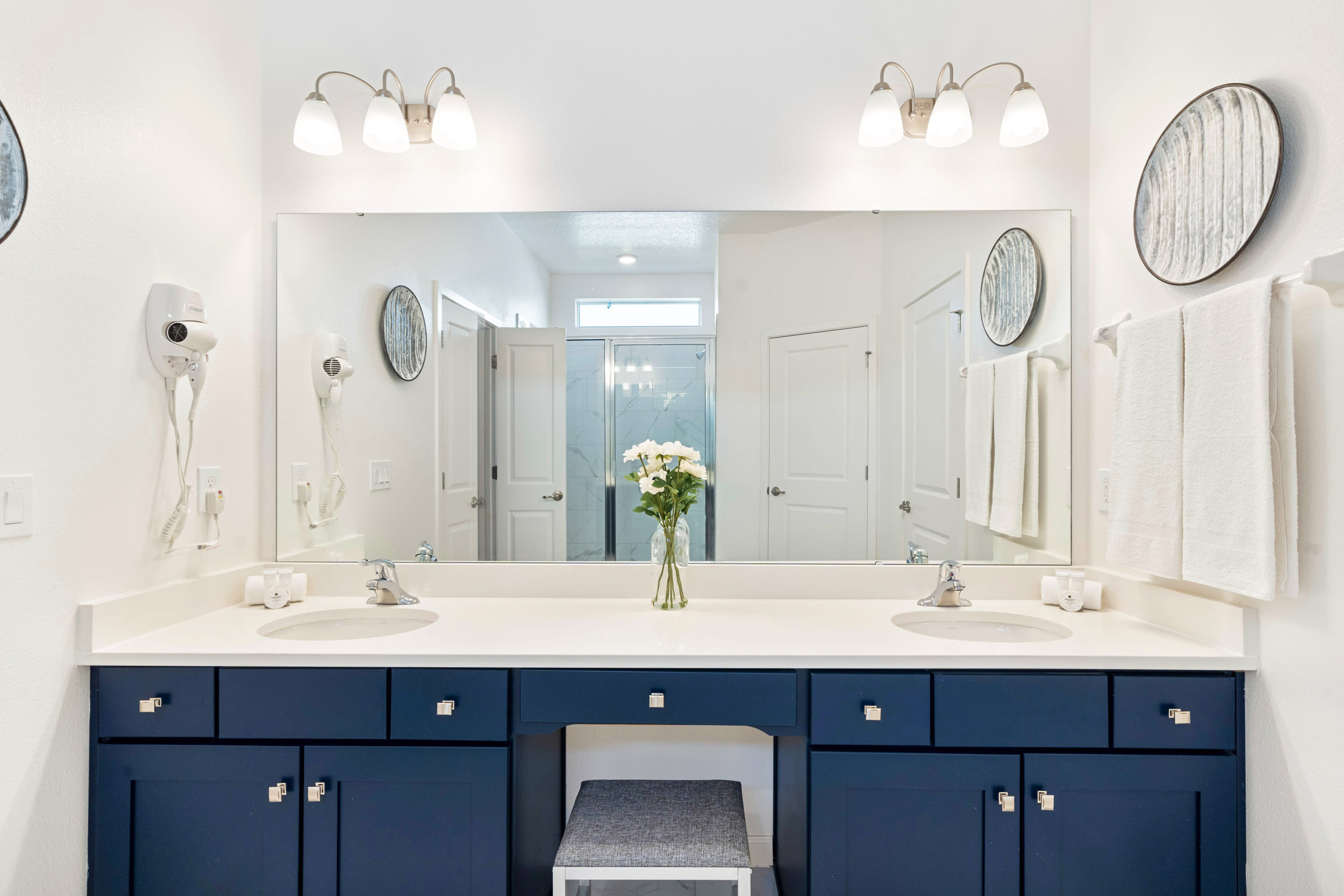 Upstay 15BR Villa w Games Room Pool Cinema | Photo 20