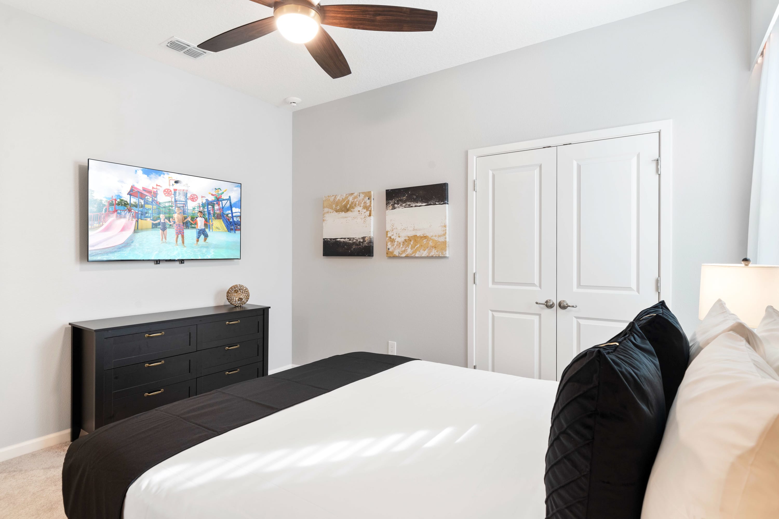 Luxurious Bedroom Featuring A King-Sized Bed And Elegant Modern Design