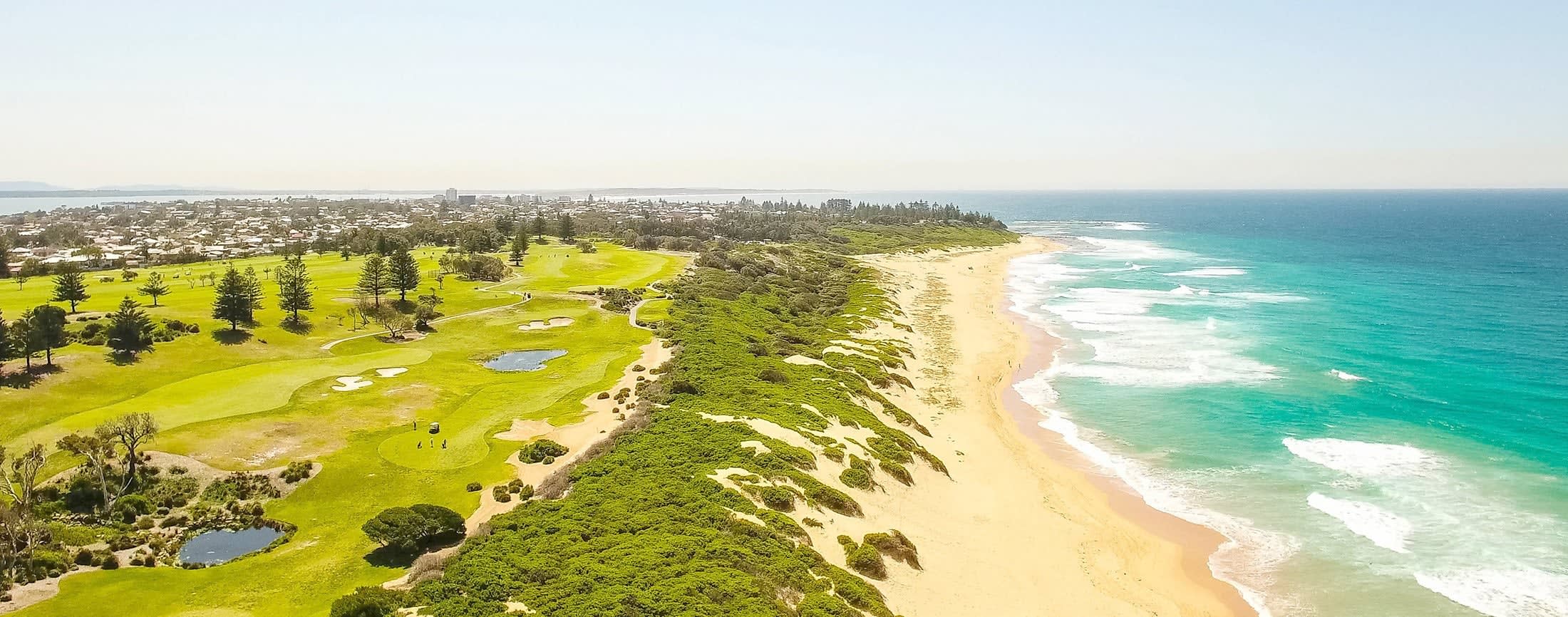 Shelly Beach Golf Club - Golf course and restaurant - 8.3 km