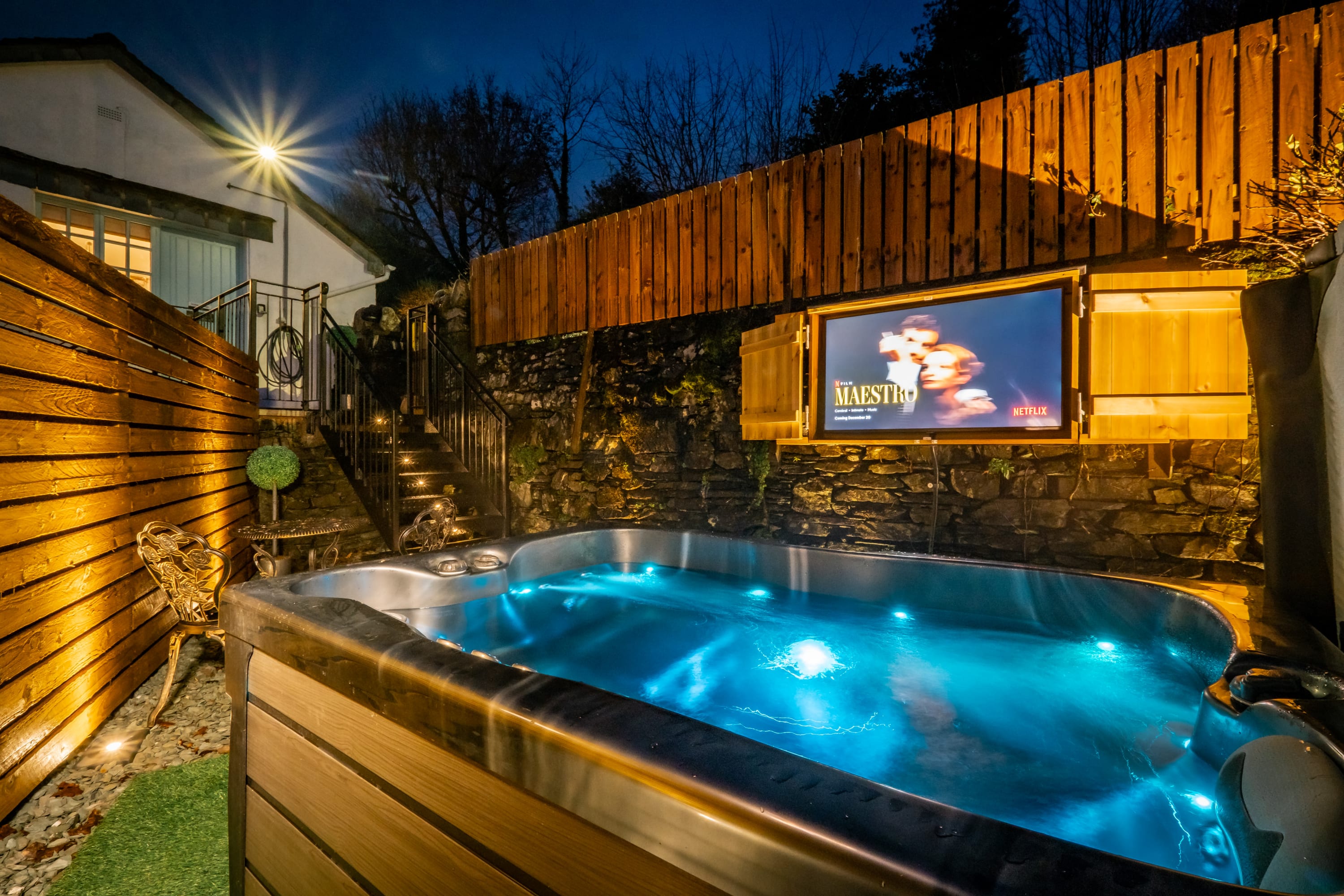 Stunning cottage Grade 2 parking Hot Tub + Bath — Bowness-on-Windermere, England — vacation rental
